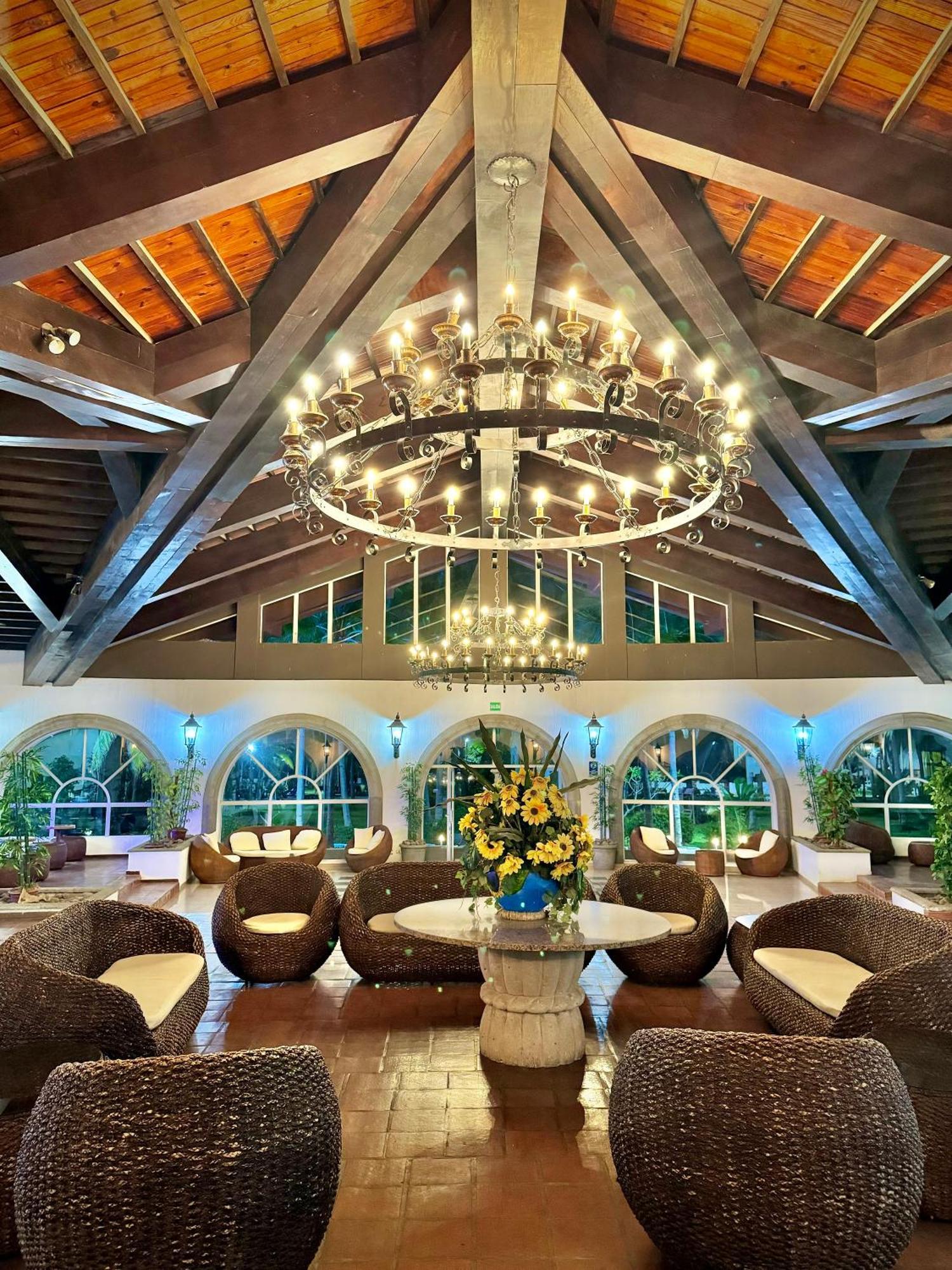 Hotel Tesoro Beach Сан-Луис-ла-Эррадура Экстерьер фото