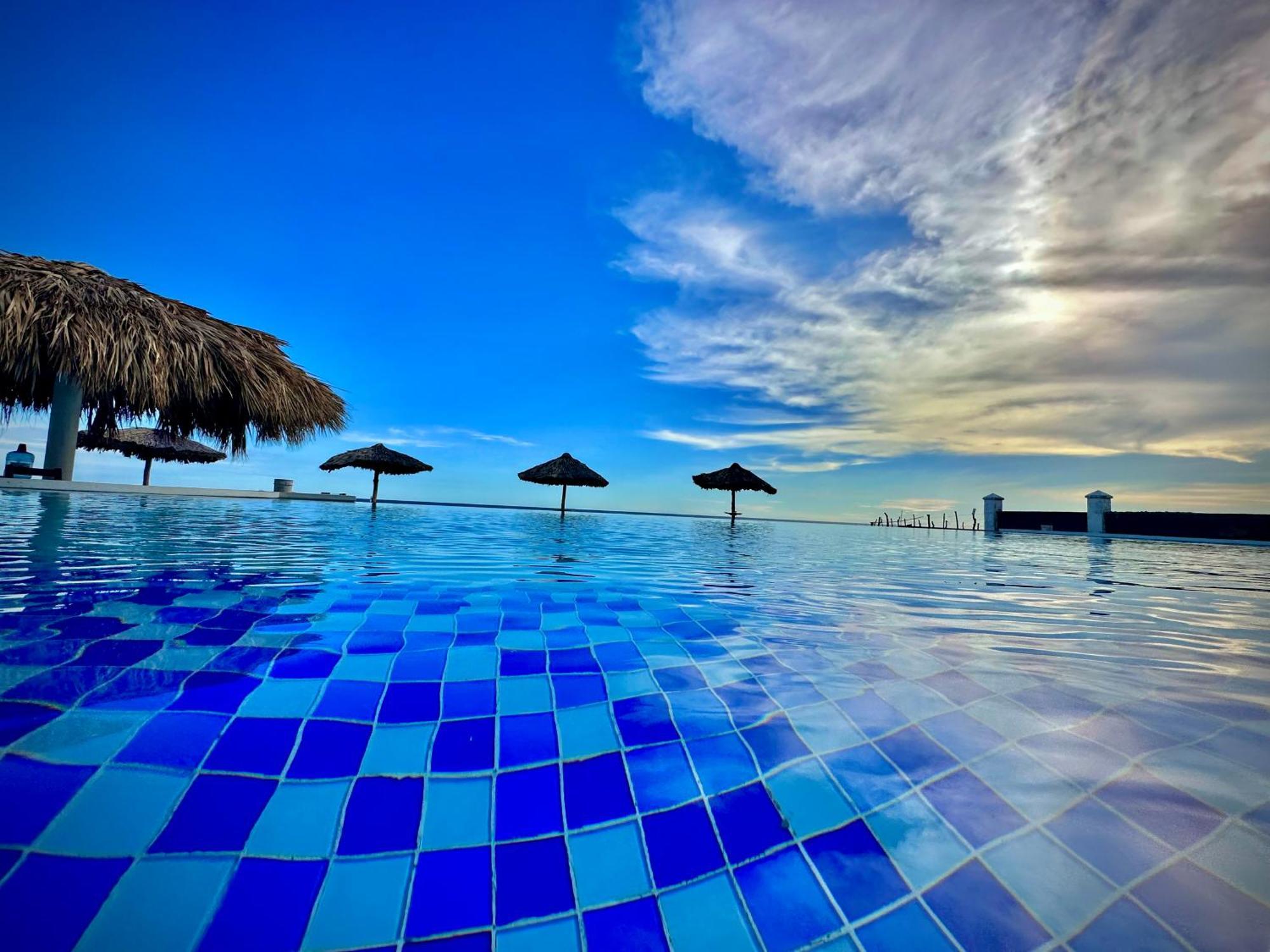 Hotel Tesoro Beach Сан-Луис-ла-Эррадура Экстерьер фото