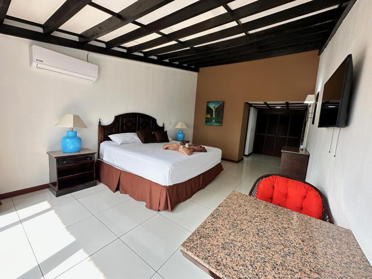 Hotel Tesoro Beach Сан-Луис-ла-Эррадура Экстерьер фото
