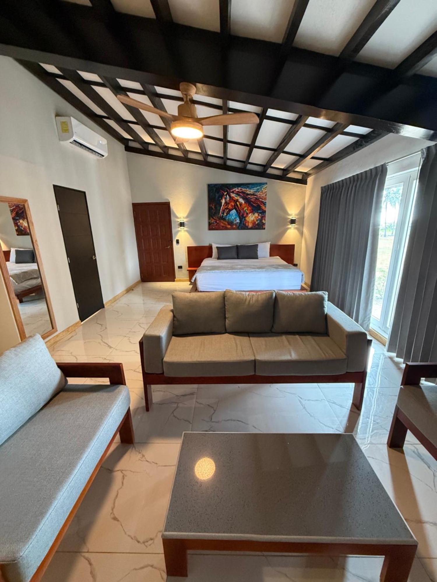 Hotel Tesoro Beach Сан-Луис-ла-Эррадура Экстерьер фото